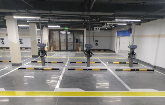 專業(yè)車位劃線，從飛揚(yáng)市政開始