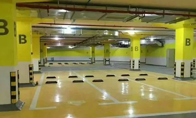 停車總犯難？車庫設計與車位劃線標準尺寸全解析